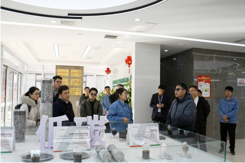 中国三峡建工（集团）有限公司工程技术中心一行到沥青公司参观调研